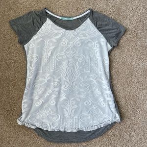 Maurice’s casual lace-front top size M